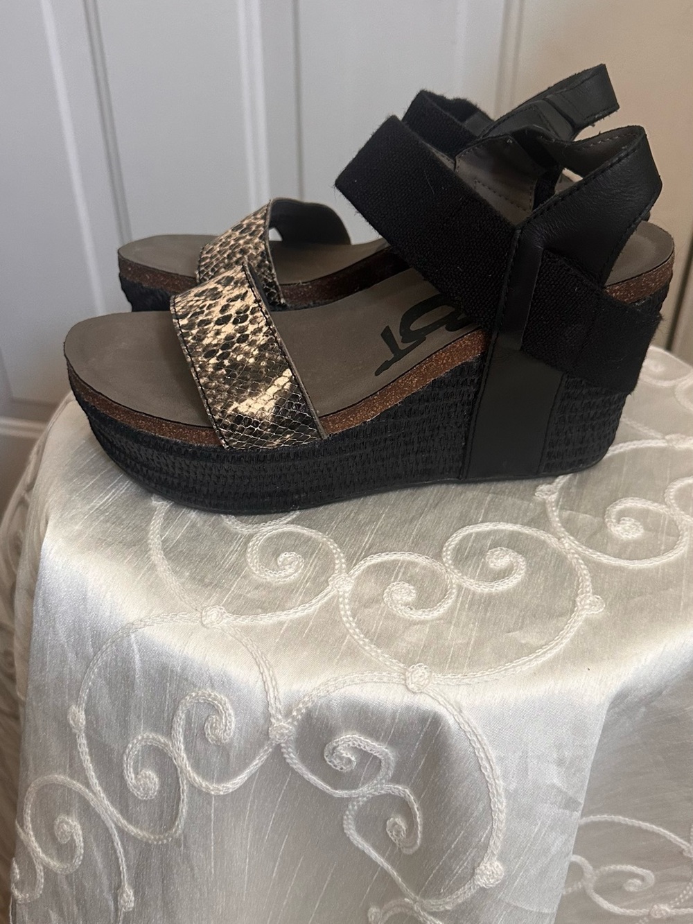 OTBT Black Elastic Wedge Sandals with Metallic Snake-Print Strap - Picture 2 of 10